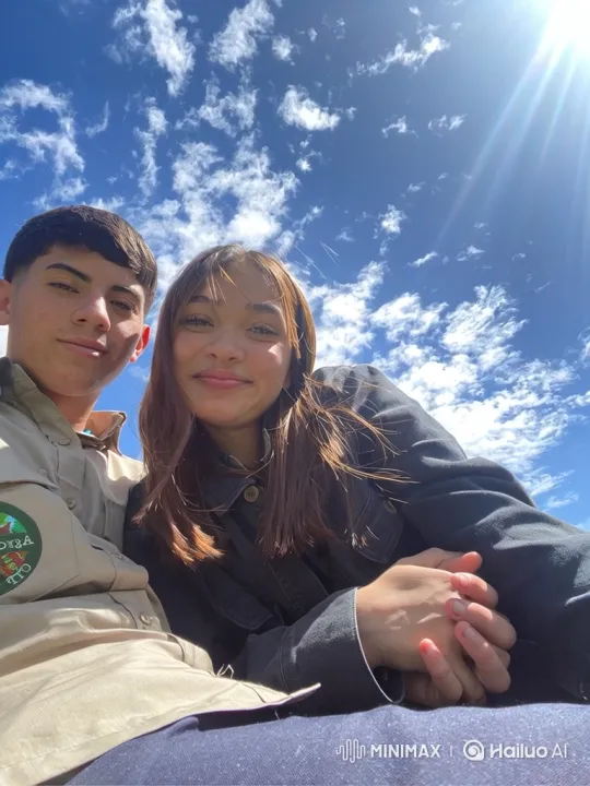 Family Portrait: A Sunny Day Selfie – AI Generated Video | Hailuo AI