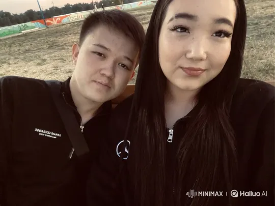 Couple and Toddler Share Loving Embrace in Park – AI Generated Video | Hailuo AI