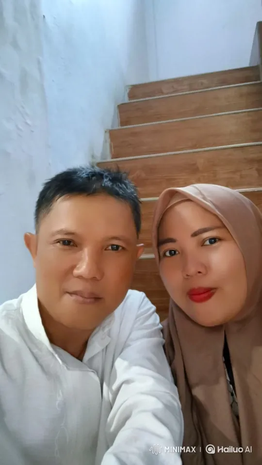 Couple Sharing an Intimate Embrace – AI Generated Video | Hailuo AI