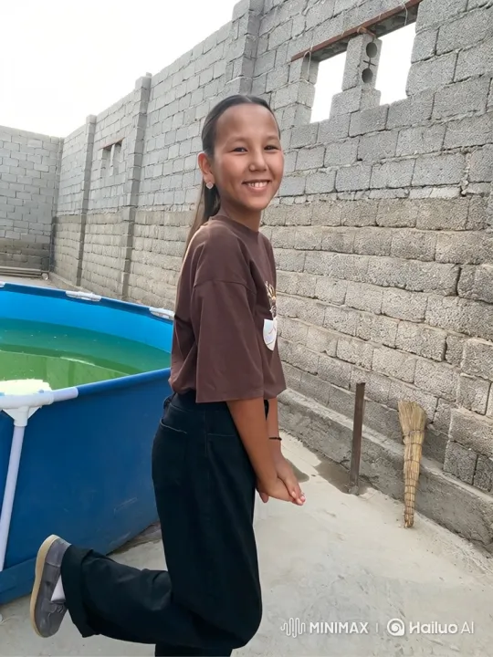 Young Girl Emotes Passionately in a Silent Performance – AI Generated Video | Hailuo AI