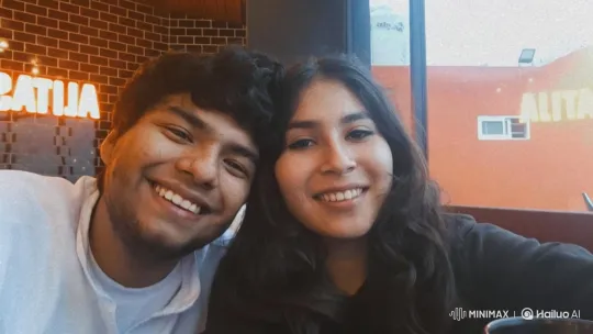 Home Video Captures Family's Joyful Moment – AI Generated Video | Hailuo AI
