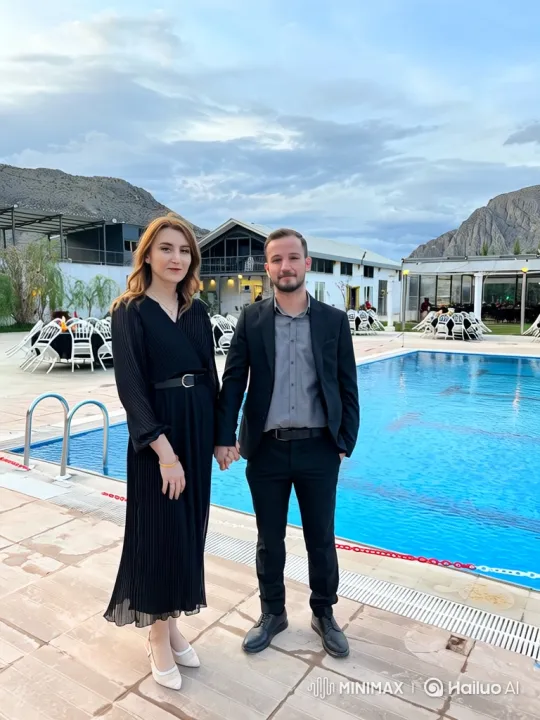 Family Reunion by the Pool: Candid Summer Video – AI Generated Video | Hailuo AI