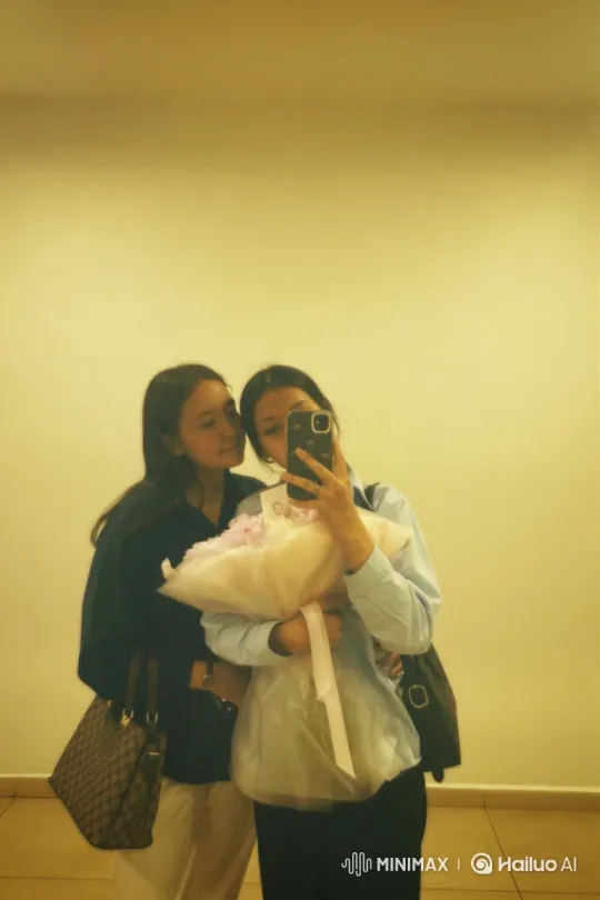 Family Embrace Captured on Shaky Cam – AI Generated Video | Hailuo AI
