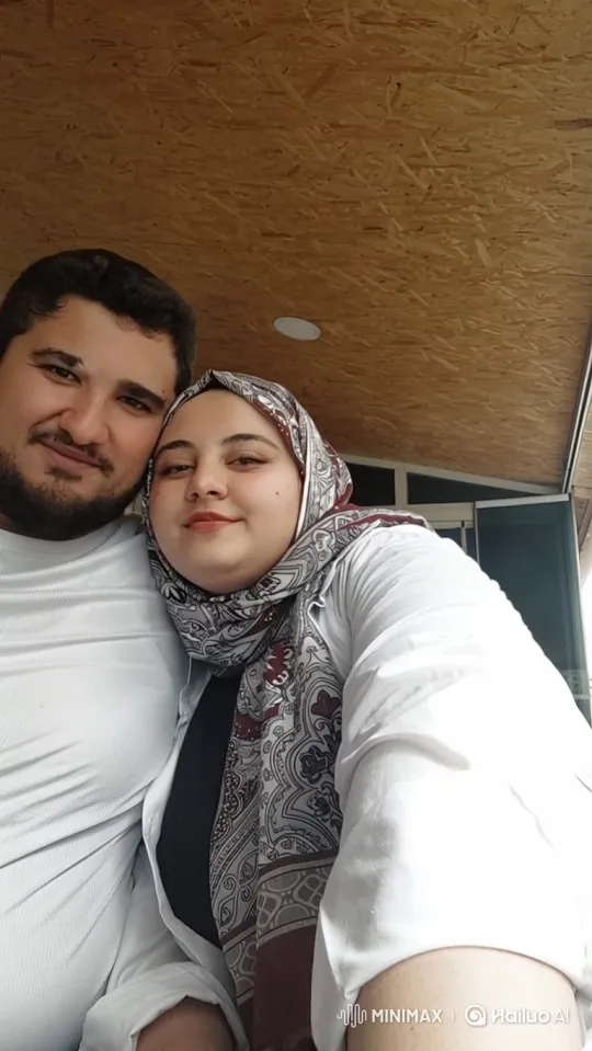Family Embrace: Young Couple and Toddler Share Affection – AI Generated Video | Hailuo AI