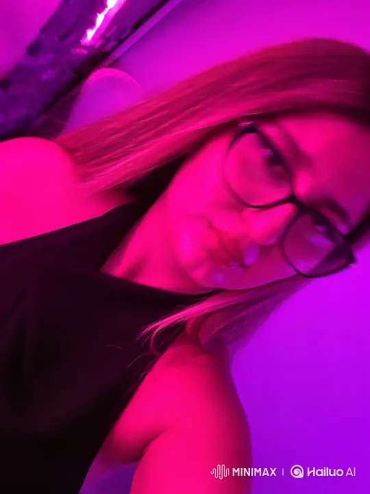 Intimate Close-up of Couple Sharing a Gentle Kiss – AI Generated Video | Hailuo AI