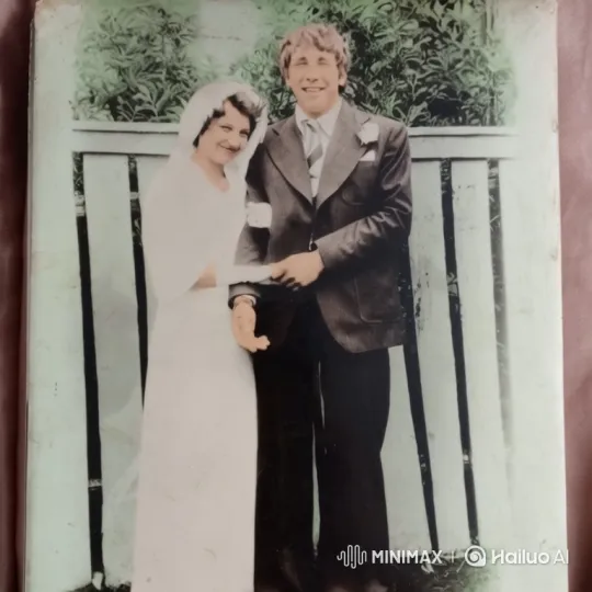 Vintage Couple's Joyful Wedding Moment Brought to Life – AI Generated Video | Hailuo AI