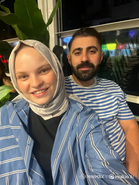 Family Reunion: Joyful Embrace in Warm Lighting – AI Generated Video | Hailuo AI