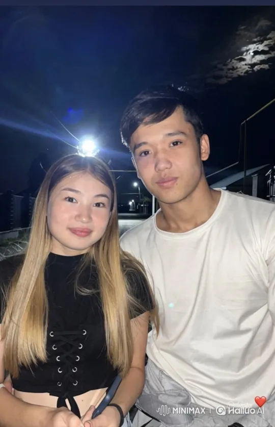 Family Embraces Under Streetlight - Heartwarming Moment Captured – AI Generated Video | Hailuo AI