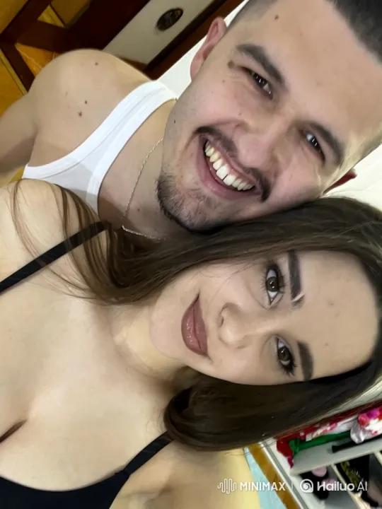 Family Embrace Captures Summer's Warmth and Joy – AI Generated Video | Hailuo AI