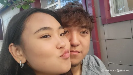 Young Couple and Daughter's Joyful Summer Embrace – AI Generated Video | Hailuo AI
