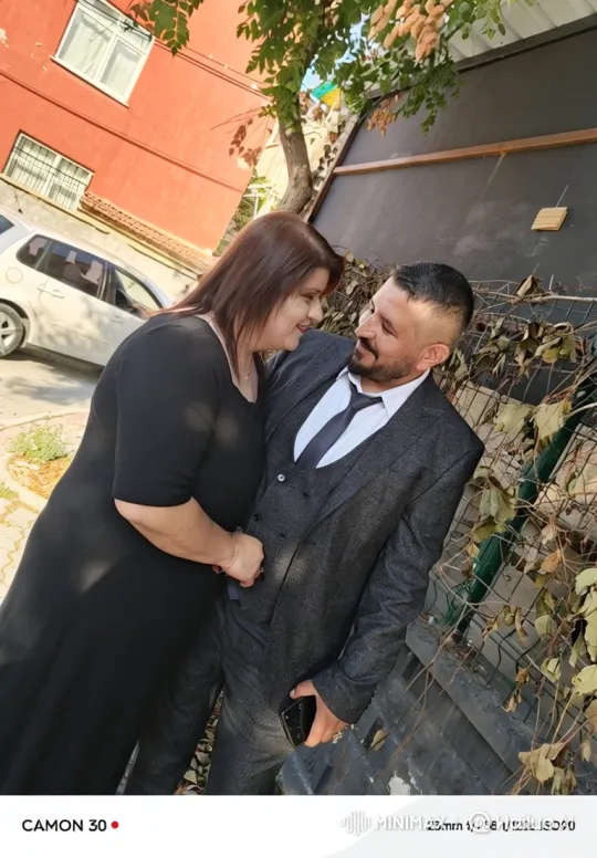 Affectionate Couple Sharing Moment in Outdoor Setting – AI Generated Video | Hailuo AI