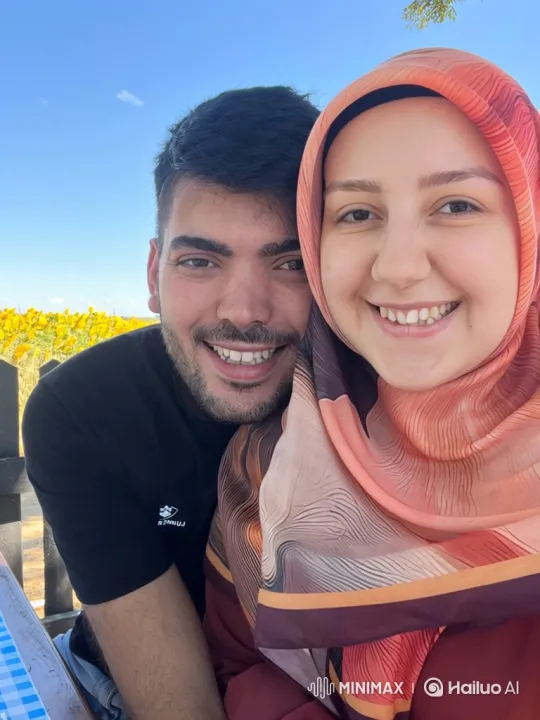 Family Embraces in Summer Evening's Golden Glow – AI Generated Video | Hailuo AI