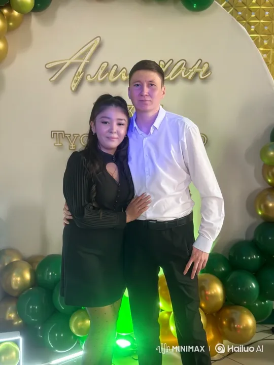 Family Embrace Captured in Intimate Night Video – AI Generated Video | Hailuo AI