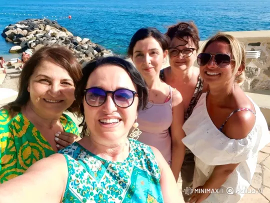 Women Enjoy Sunny Day at the Beach, Capturing Joyful Selfie – AI Generated Video | Hailuo AI