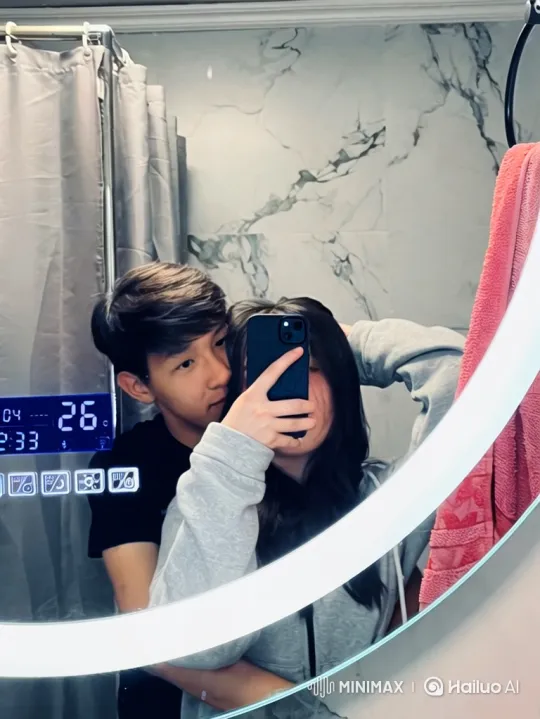 Family Embrace Captured on a Summer Evening – AI Generated Video | Hailuo AI