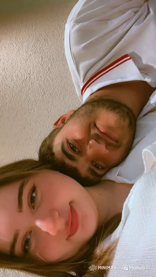 Young Family's Intimate Summer Evening Embrace – AI Generated Video | Hailuo AI