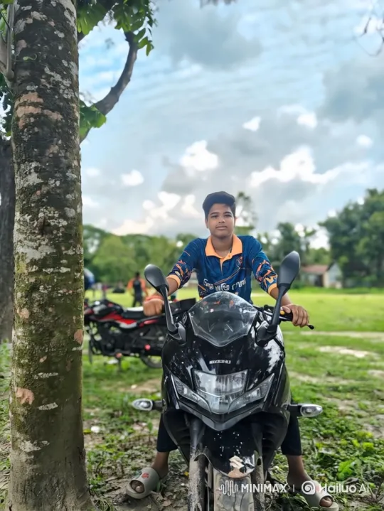 Young Couple Shares Quiet Moment in Golden Hour Park – AI Generated Video | Hailuo AI