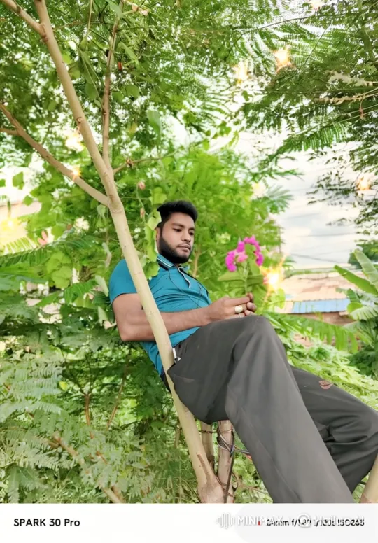 Young Couple Sharing a Quiet Moment in a Park – AI Generated Video | Hailuo AI