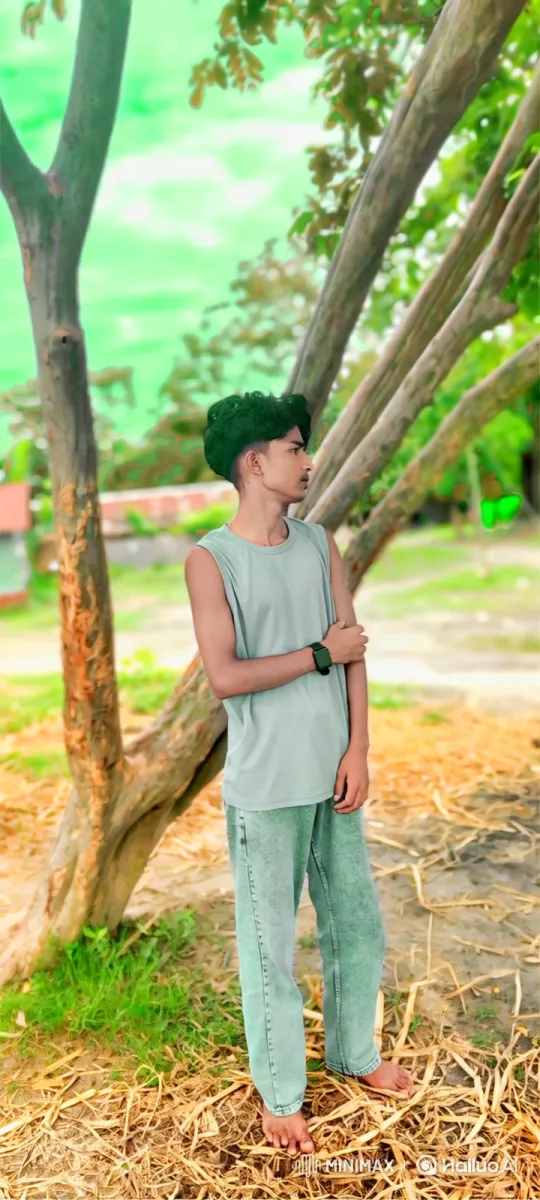Romantic Encounter in Golden Hour Park – AI Generated Video | Hailuo AI