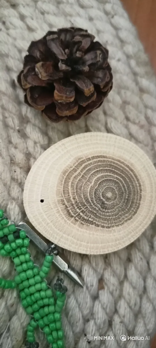 Personalized Wood Art: "I Love You" with Decor – AI Generated Video | Hailuo AI