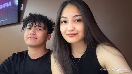 Family Embraces in Heartwarming Park Bench Video – AI Generated Video | Hailuo AI