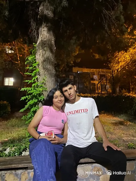 Candid Summer Night: Family Reunion in a Park – AI Generated Video | Hailuo AI