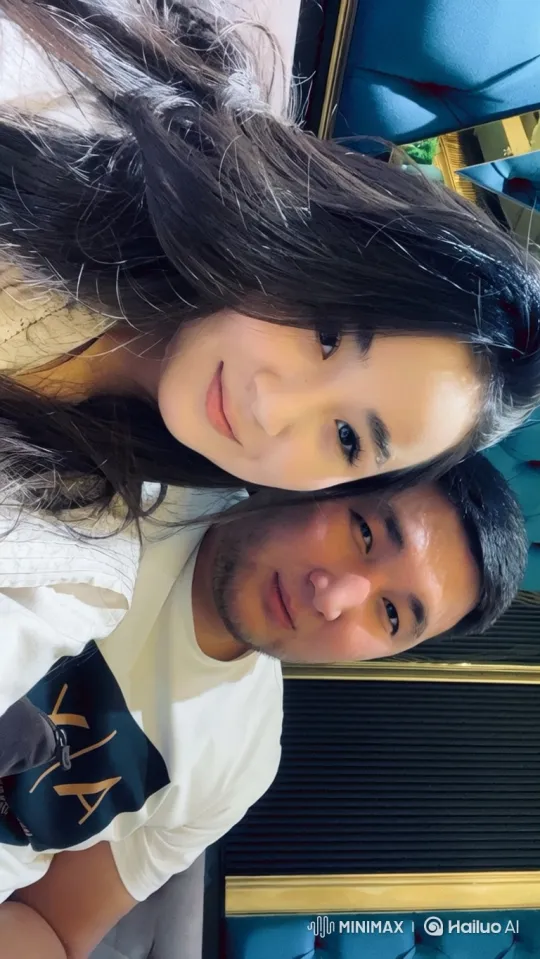 Young Family Embraces in Summer Park Setting – AI Generated Video | Hailuo AI