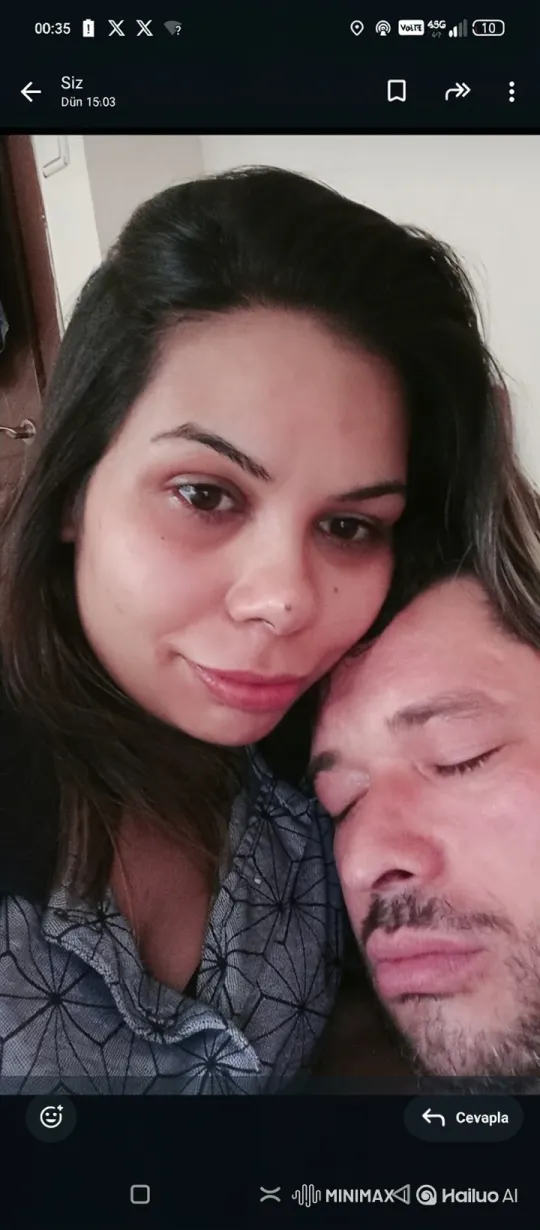 Family Embrace: Intimate Moments of Joy – AI Generated Video | Hailuo AI