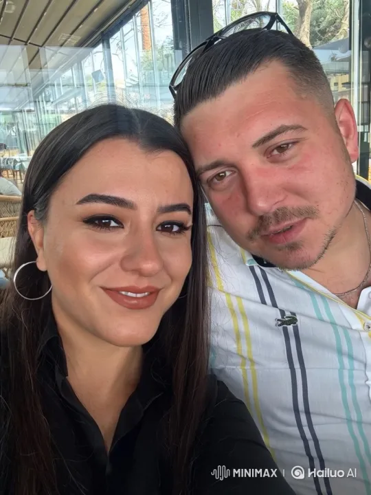 Family Love: A Selfie, Kisses, and a Heartwarming Moment – AI Generated Video | Hailuo AI