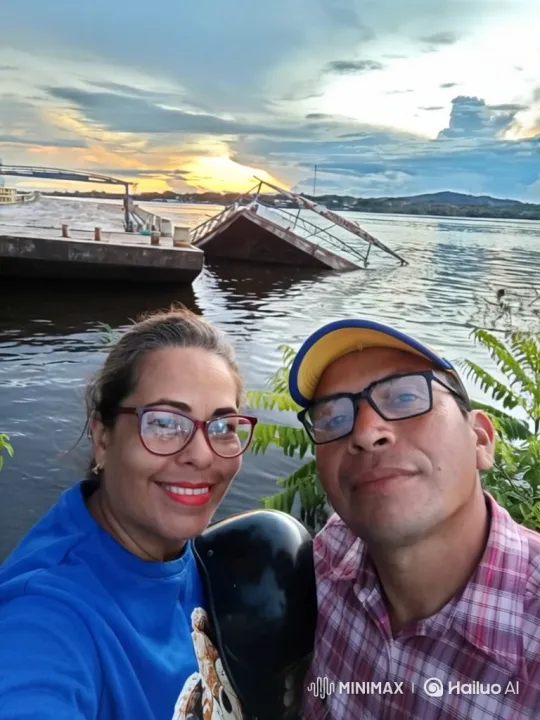 Family of Three Shares Joyful Moment at Sunset – AI Generated Video | Hailuo AI