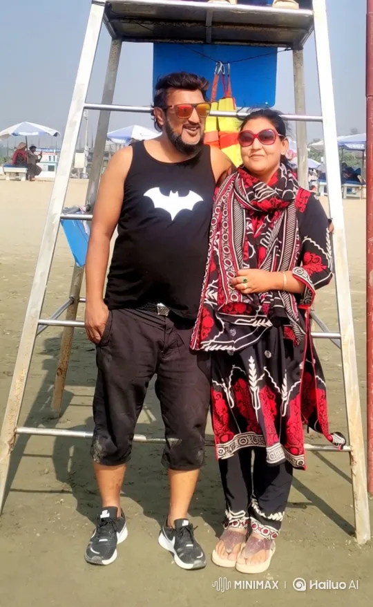 Couple Walking Hand-in-Hand on a Sunny Beach – AI Generated Video | Hailuo AI