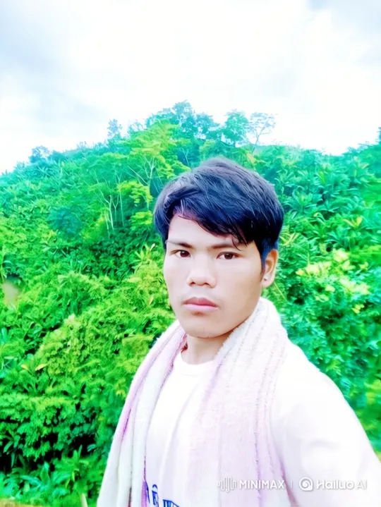 Young Couple in Park During Golden Hour – AI Generated Video | Hailuo AI