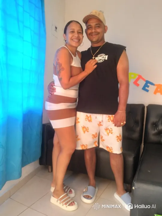 Affectionate Family Moments Captured on Candid Home Video – AI Generated Video | Hailuo AI