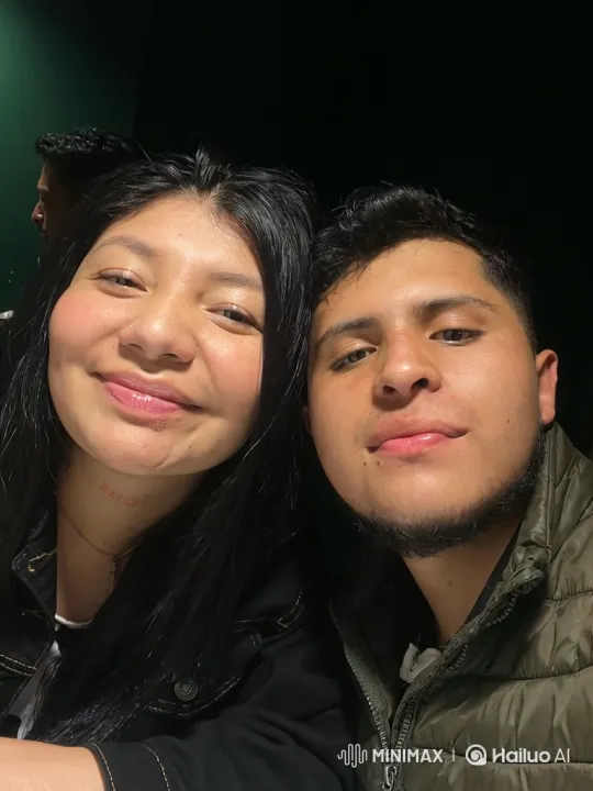 Family Embrace Captures Love and Connection – AI Generated Video | Hailuo AI