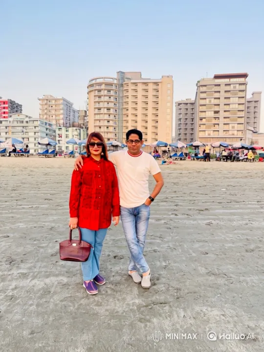 Couple Walking on Beach, Hand-in-Hand – AI Generated Video | Hailuo AI