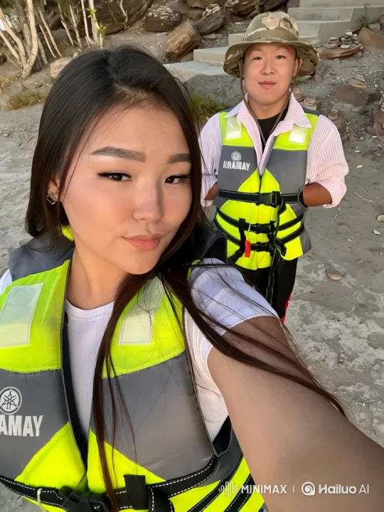 Family Embrace Captured in Heartwarming Summer Scene – AI Generated Video | Hailuo AI