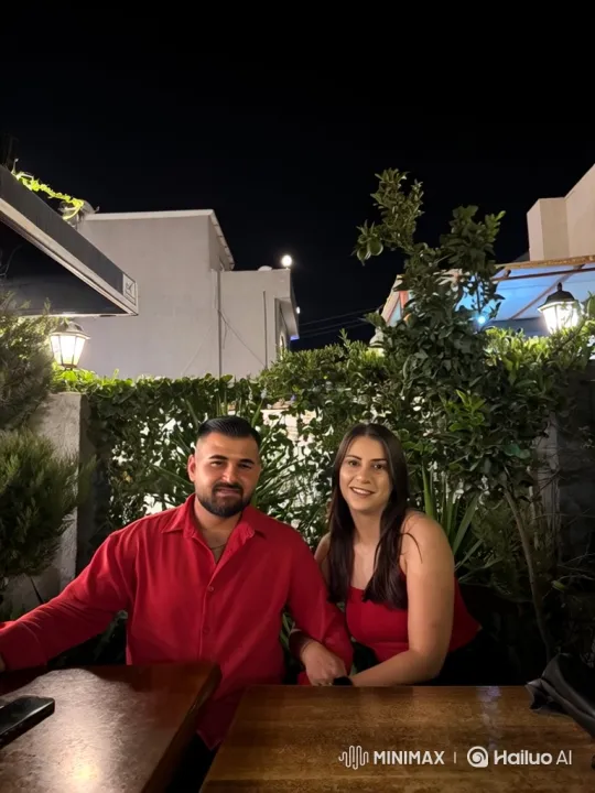 Family Portrait: Cozy Night, Joyful Moments – AI Generated Video | Hailuo AI