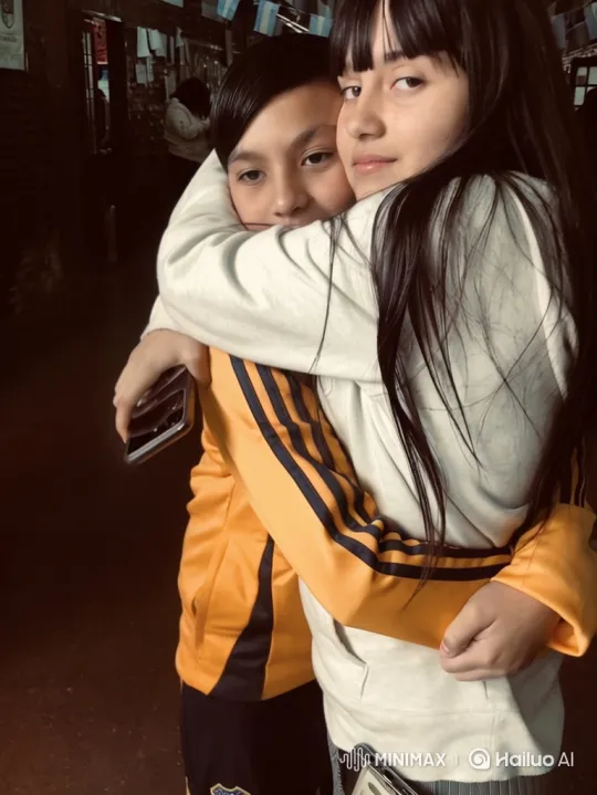 Family Embrace Captures Warmth and Love – AI Generated Video | Hailuo AI