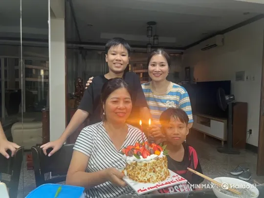 Family Celebrates Birthday with Candle Blowing – AI Generated Video | Hailuo AI
