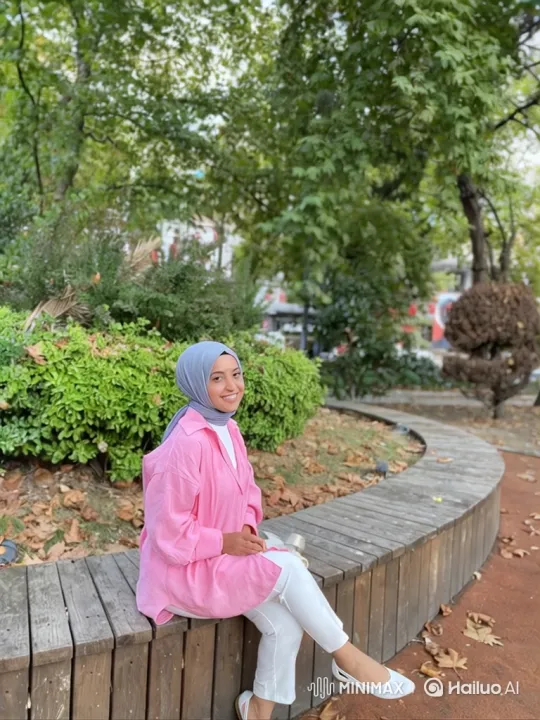 Family Embraces in Park at Dusk - Loving Moment Captured – AI Generated Video | Hailuo AI