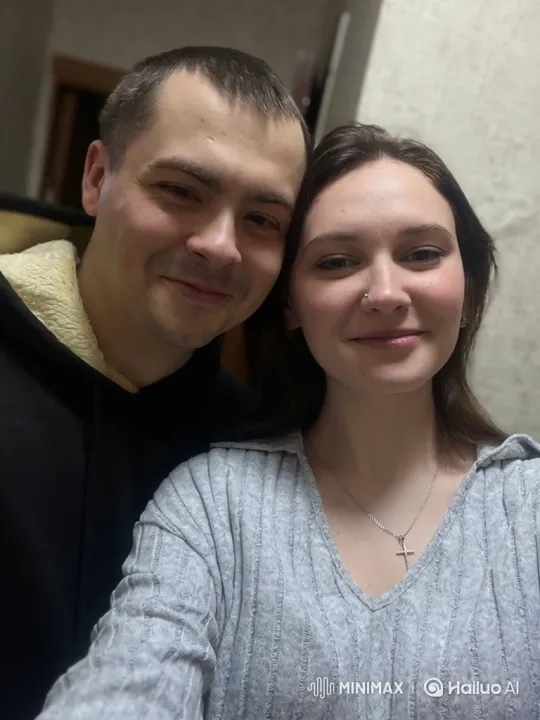 Family Moment: Couple and Toddler Embrace – AI Generated Video | Hailuo AI