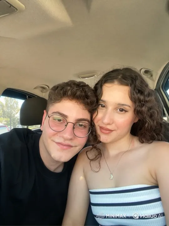 Family Embraces in Summer Evening's Warm Glow – AI Generated Video | Hailuo AI