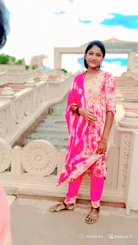 Indian PM Modi Gracefully Greets Woman at Monument – AI Generated Video | Hailuo AI
