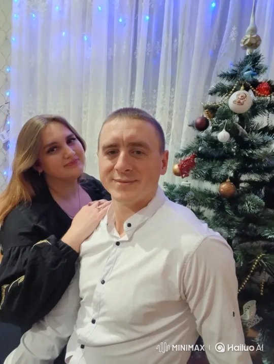Family Embrace Captured in Summer Evening Setting – AI Generated Video | Hailuo AI