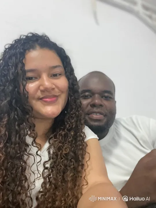 Family Portrait Video Captures Moment of Joy – AI Generated Video | Hailuo AI