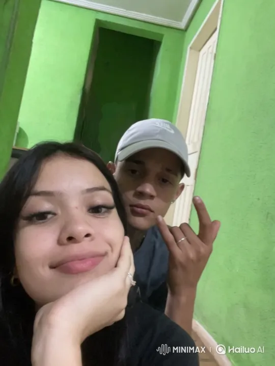 Family Portrait: Candid Moments Captured on Camera – AI Generated Video | Hailuo AI