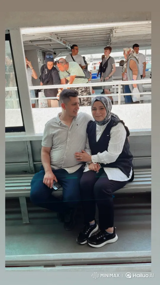 Family Embrace Captured on Summery Evening Video – AI Generated Video | Hailuo AI