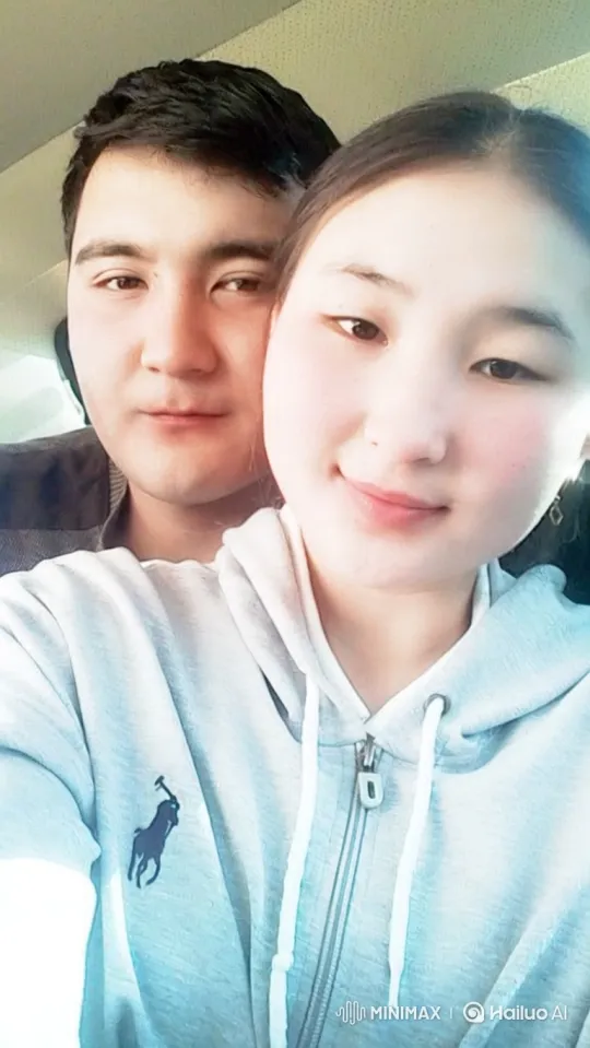 Family Embraces Joyfully at Evening Gathering – AI Generated Video | Hailuo AI
