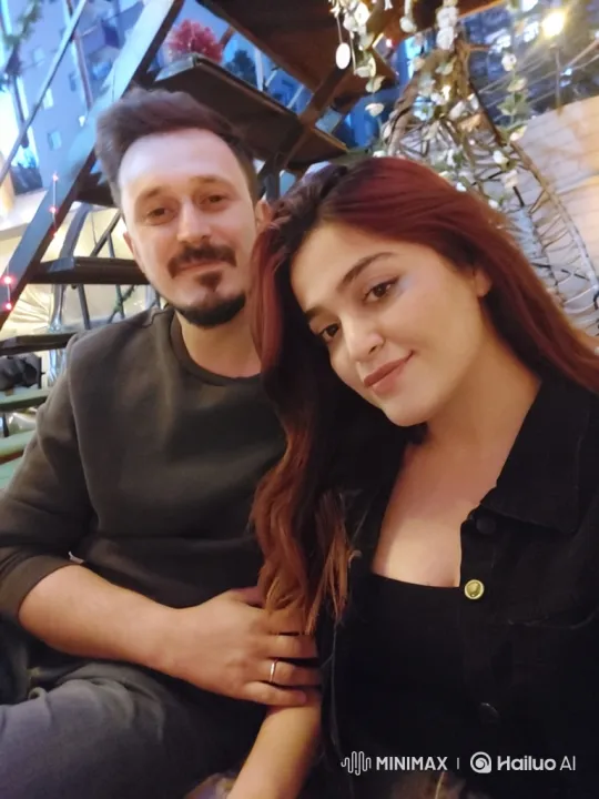 Family Reunion: Summer Evening's Affectionate Embrace – AI Generated Video | Hailuo AI
