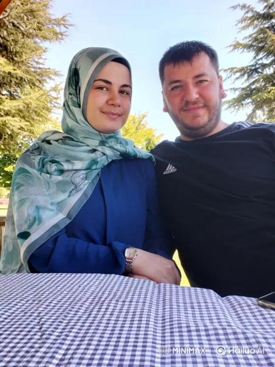 Family Reunion: A Moment of Joy and Love – AI Generated Video | Hailuo AI